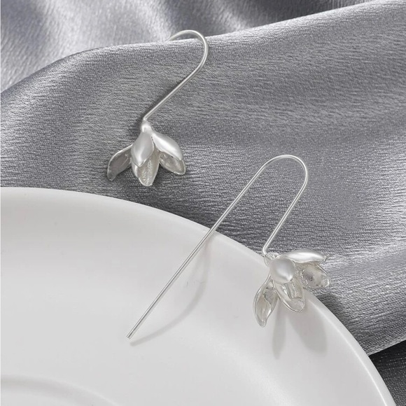 “Blodeuwedd” Orchid Flower Sculpted Feminine Silver Ear Pin Hook Threader Dangle - Picture 15 of 16